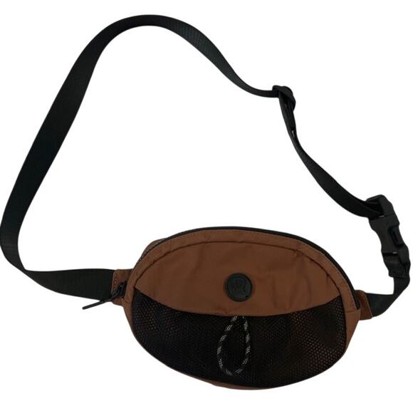 Lululemon Athletica Take It On Belt Bag/Fanny Pack, women's - Picture 1 of 9